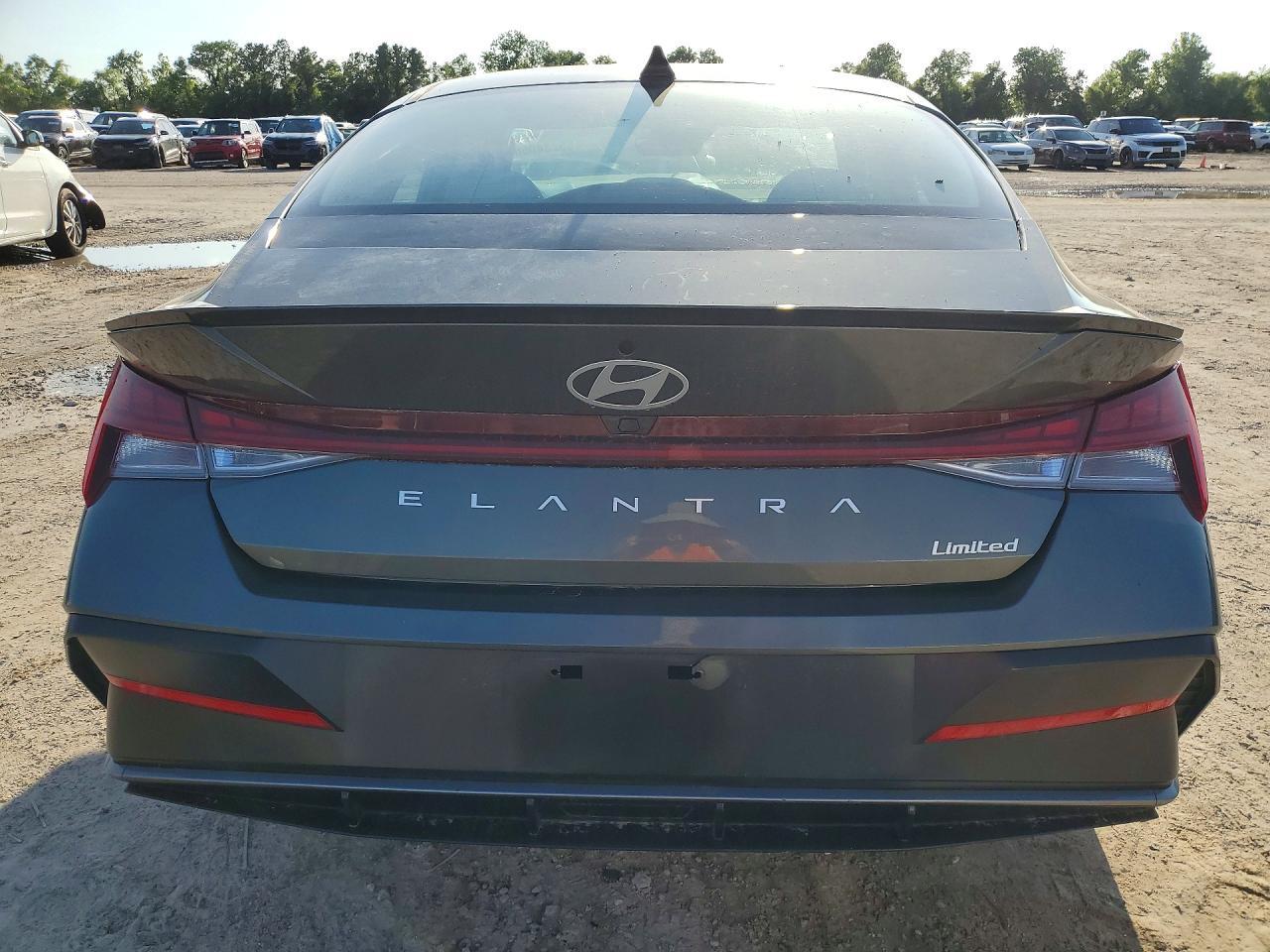 2025 Hyundai Elantra Limited - Image 6
