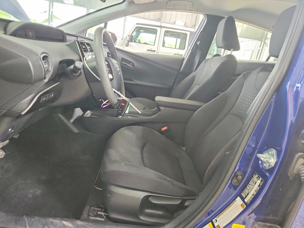 2016 Toyota Prius Two - Image 7