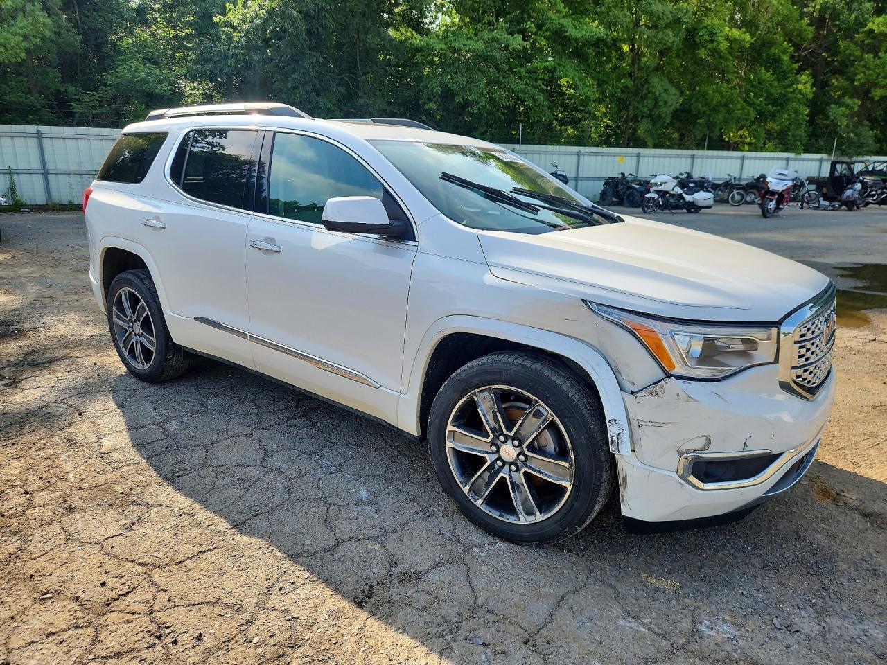 2017 GMC Acadia Denali - Фото 4