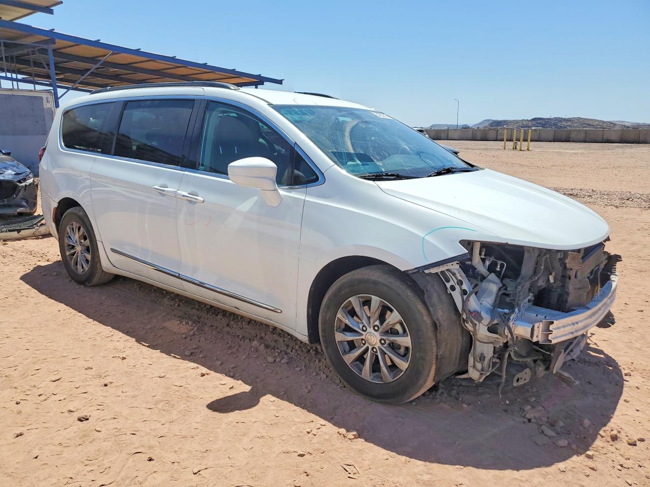 2017 Chrysler Pacifica Touring L - Фото 4