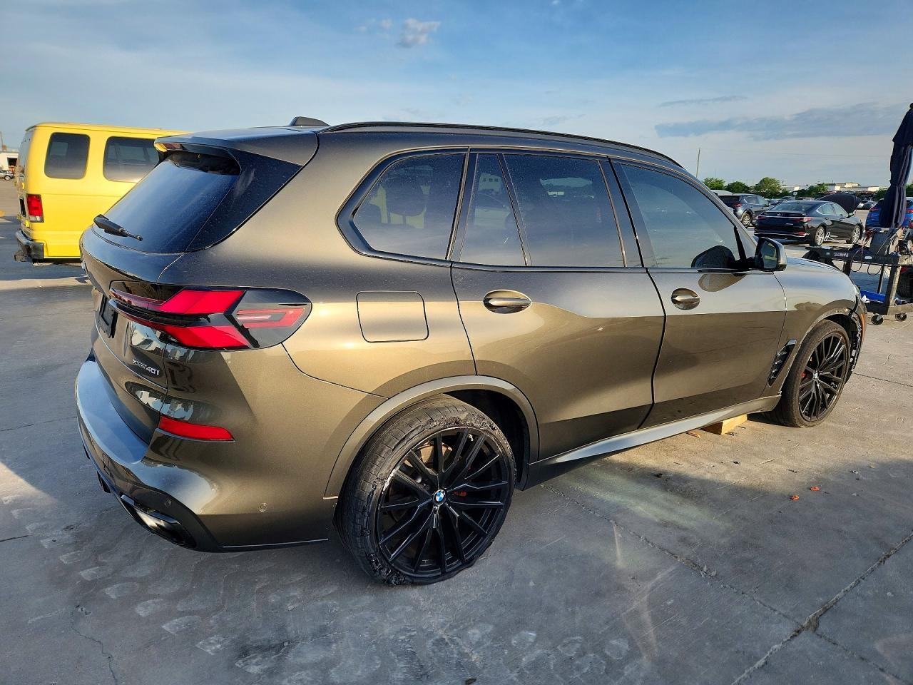 2024 BMW X5 xDrive40I - Image 3