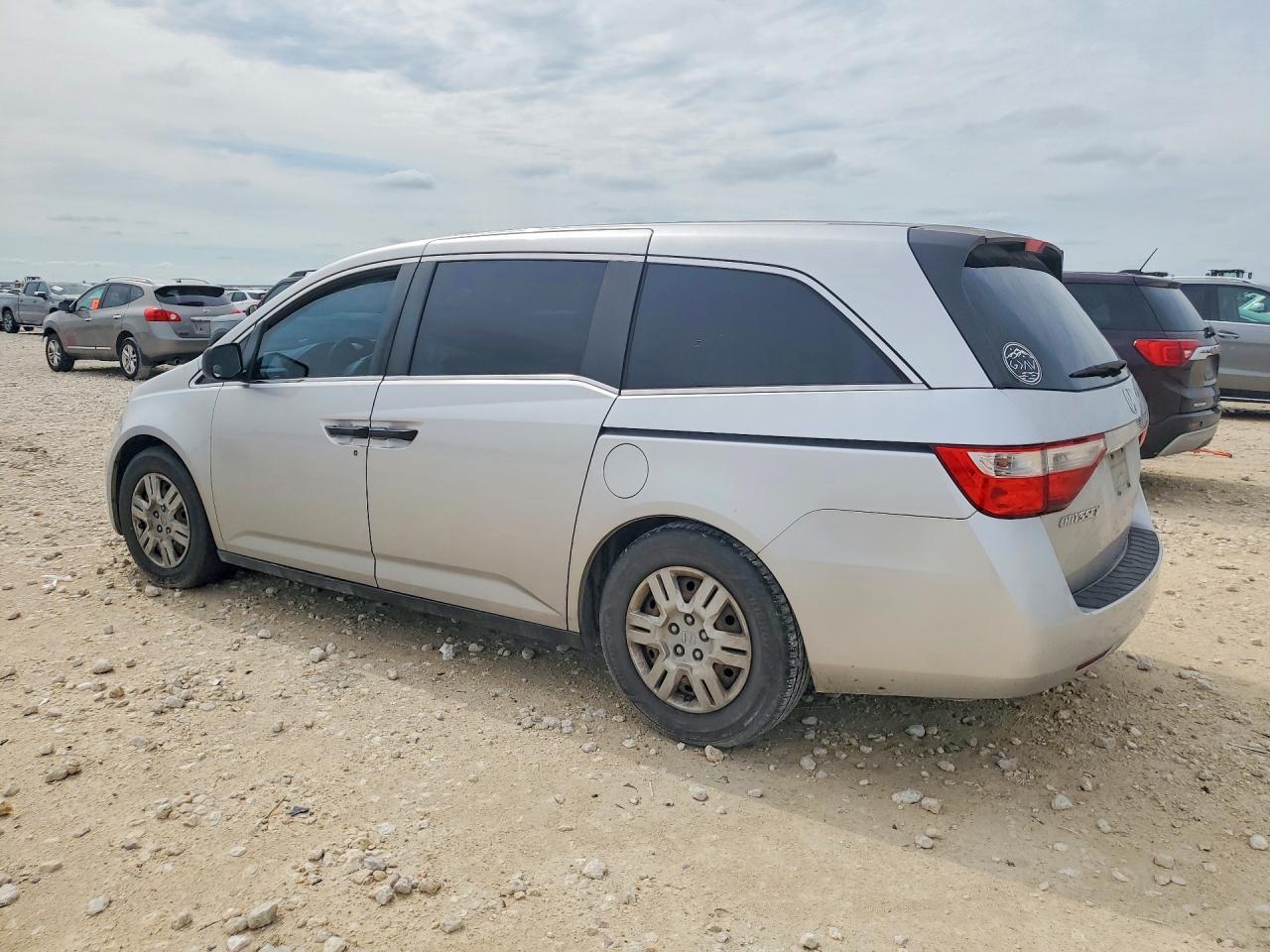 2011 Honda Odyssey Lx - Image 2