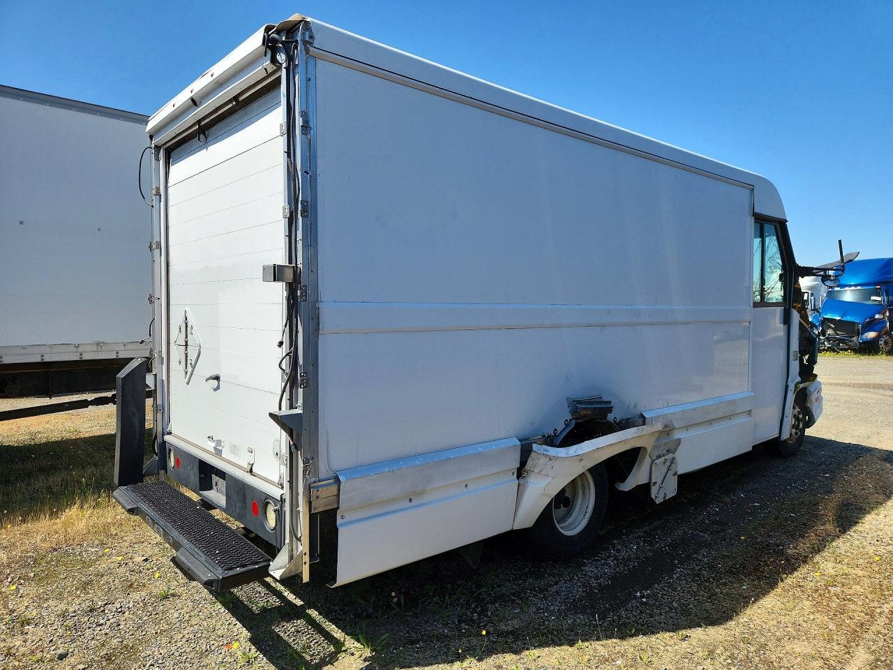 2018 Isuzu Npr - Фото 3