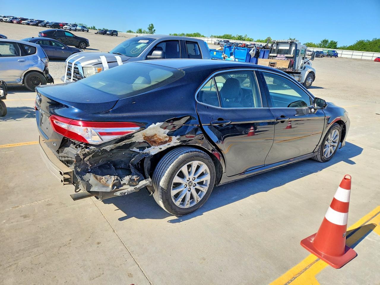 2018 Toyota Camry Le - Image 3