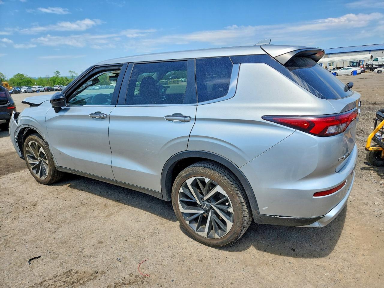 2022 Mitsubishi Outlander Se - Фото 2