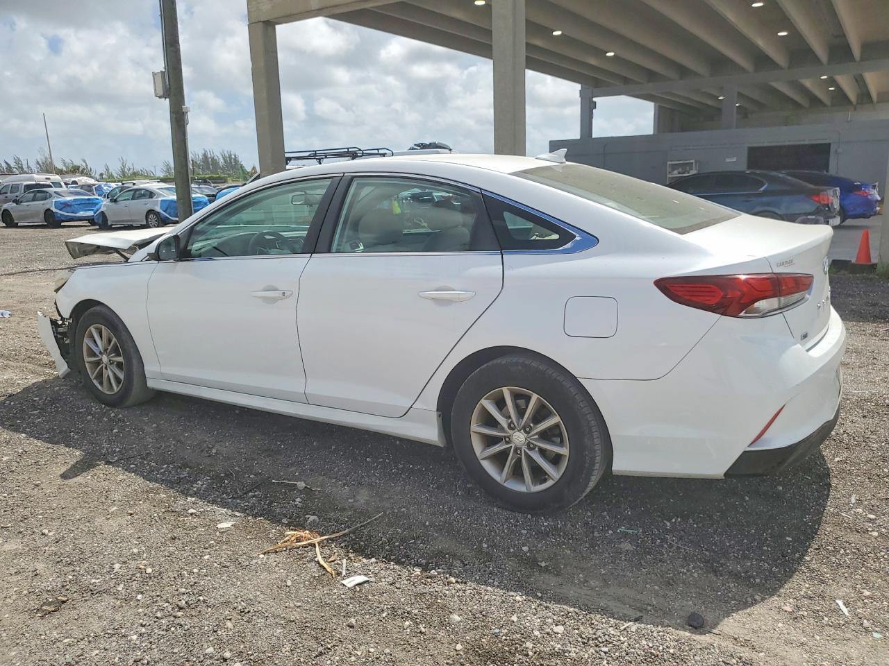 2018 Hyundai Sonata Se - Image 2