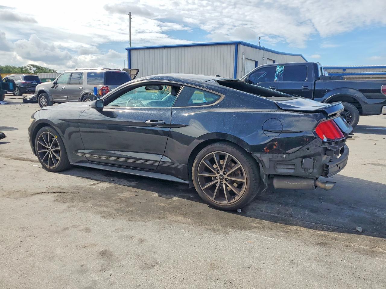 2016 Ford Mustang - Фото 2