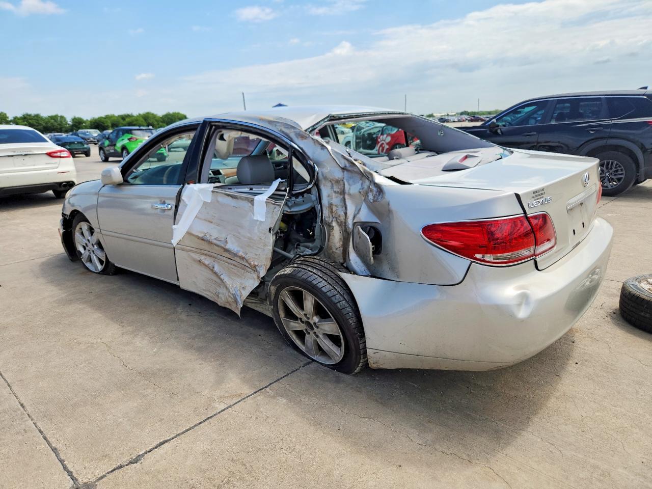 2005 Lexus Es 330 - Image 2