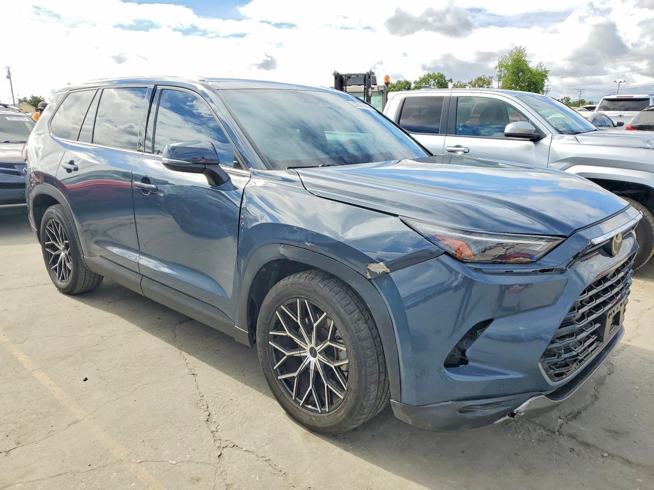 2024 Toyota Grand Highlander Limited - Image 4