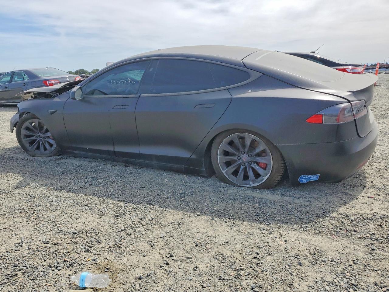 2020 Tesla Model S - Image 2