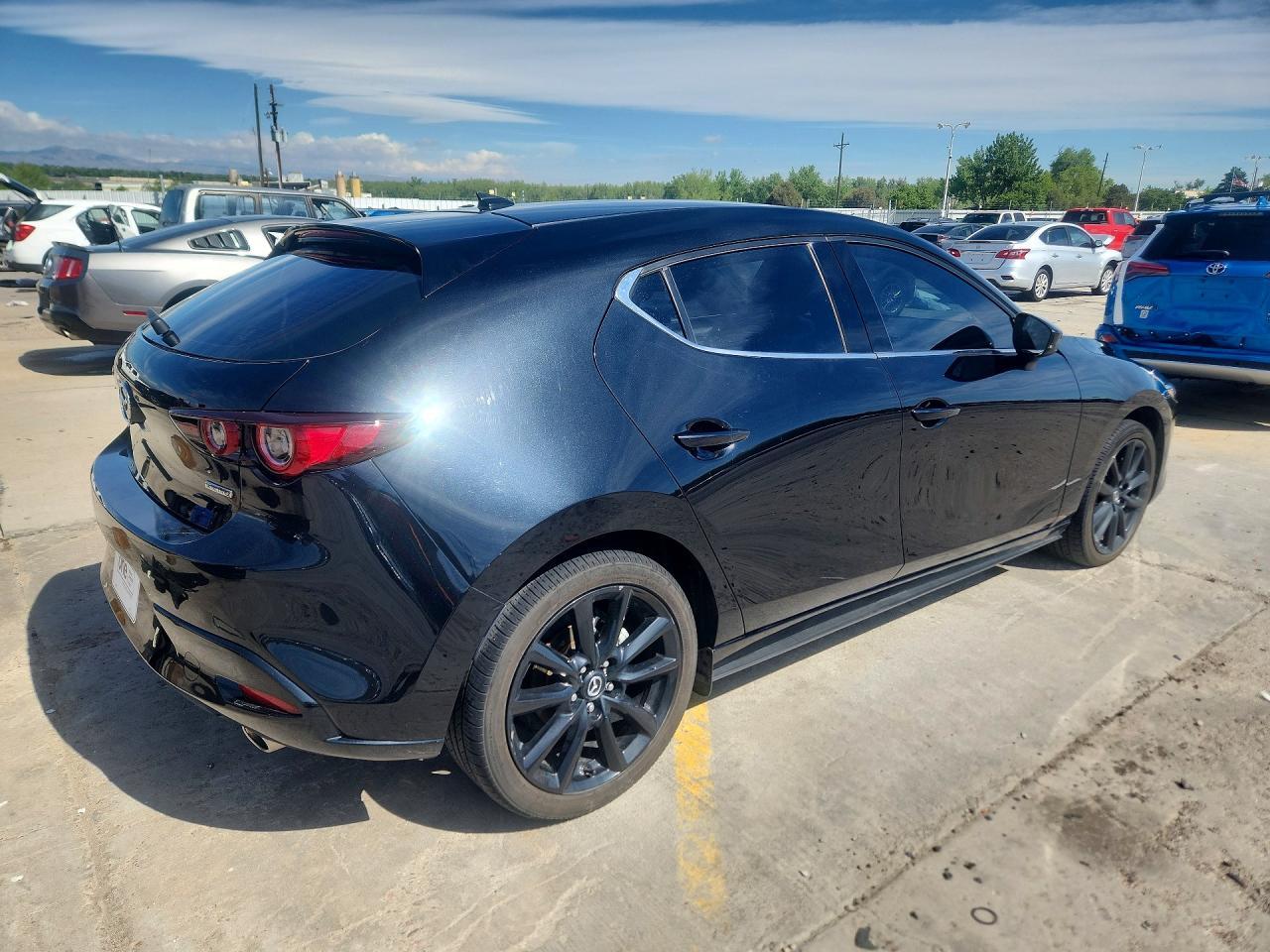 2023 Mazda 3 Premium - Фото 3