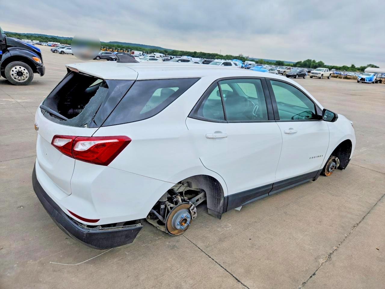 2019 Chevrolet Equinox Ls - Фото 3