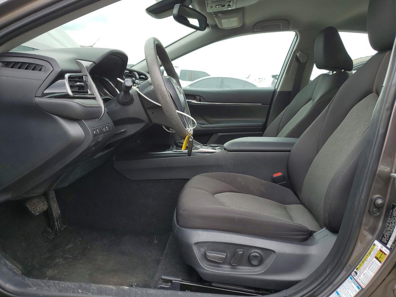 2020 Toyota Camry Le - Фото 7