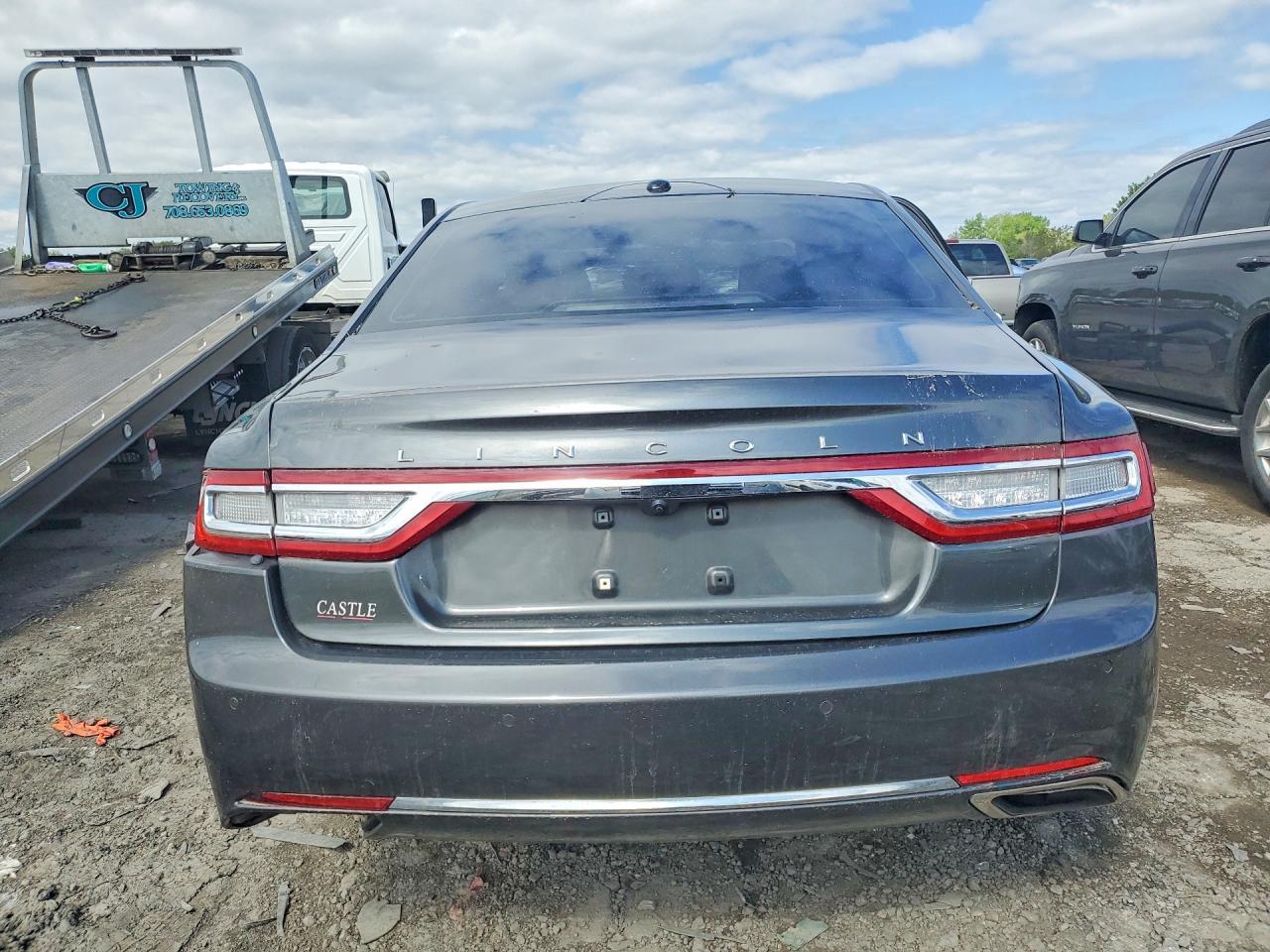 2017 Lincoln Continental Reserve - Image 6
