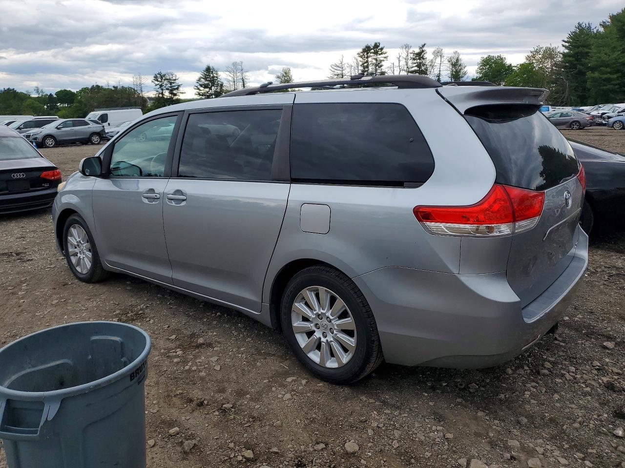 2014 Toyota Sienna Xle 7-Passenger - Фото 2