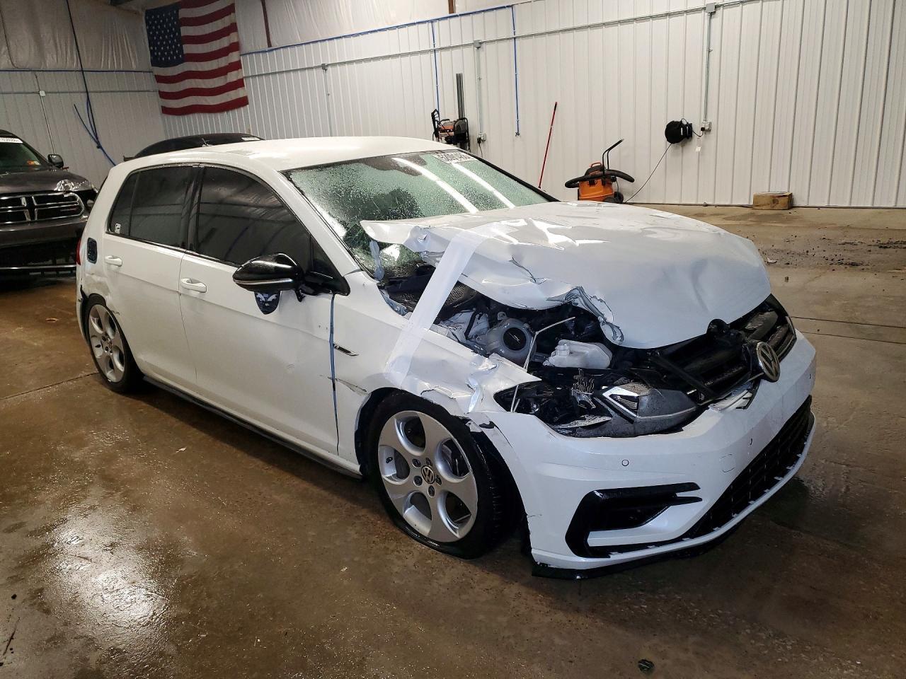 2019 Volkswagen Golf R - Фото 4