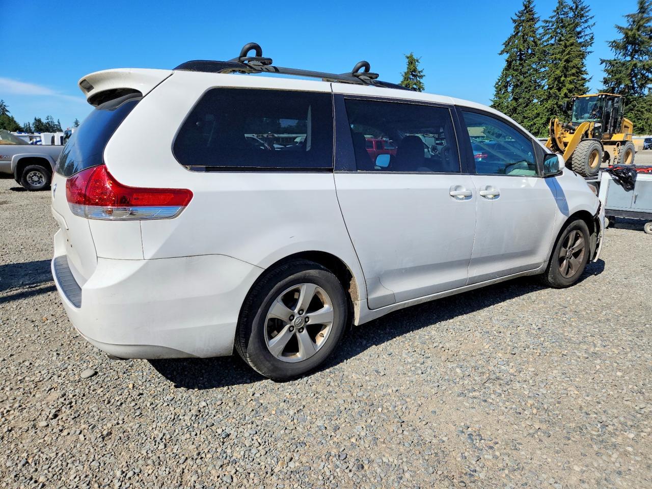 2014 Toyota Sienna Le - Фото 3