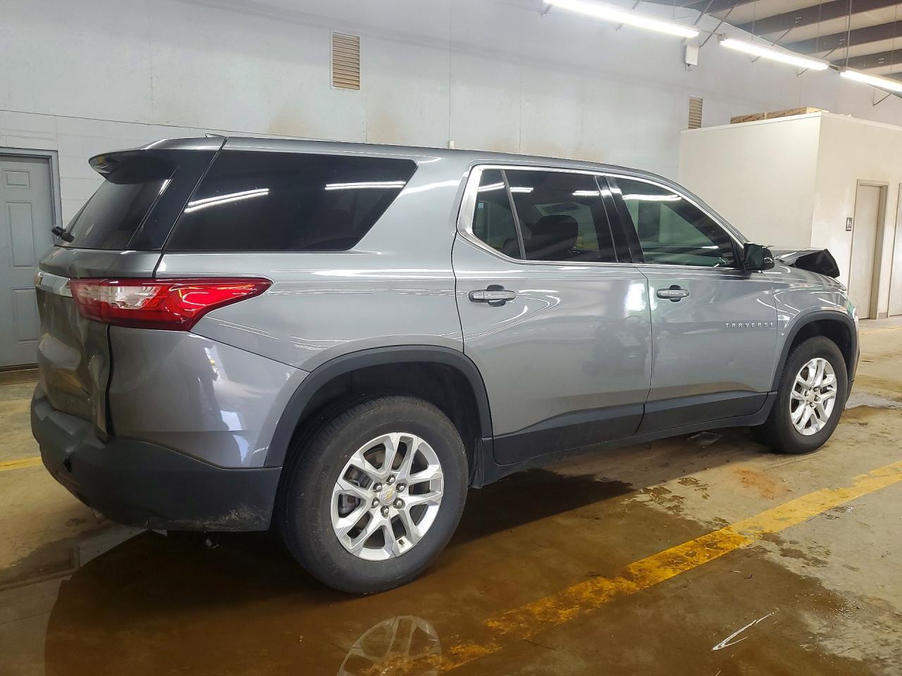 2019 Chevrolet Traverse Ls - Image 3