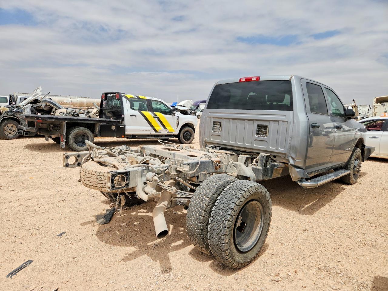 2022 Ram 3500 Tradesman - Фото 3