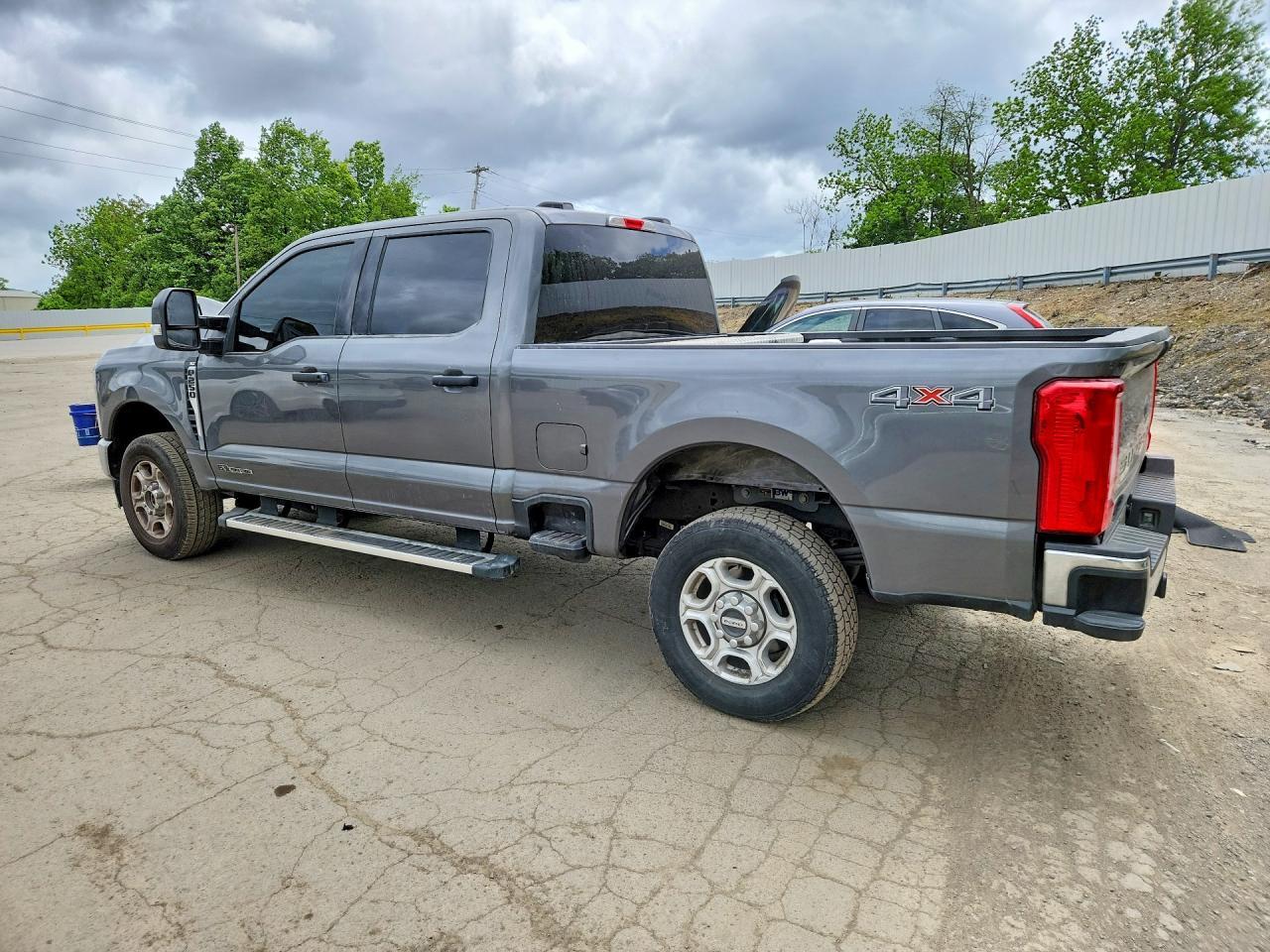 2025 Ford F250 Super Duty - Фото 2