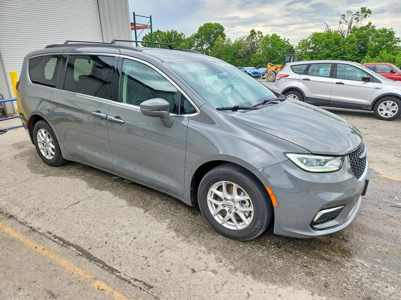 2022 Chrysler Pacifica Touring L - Image 4