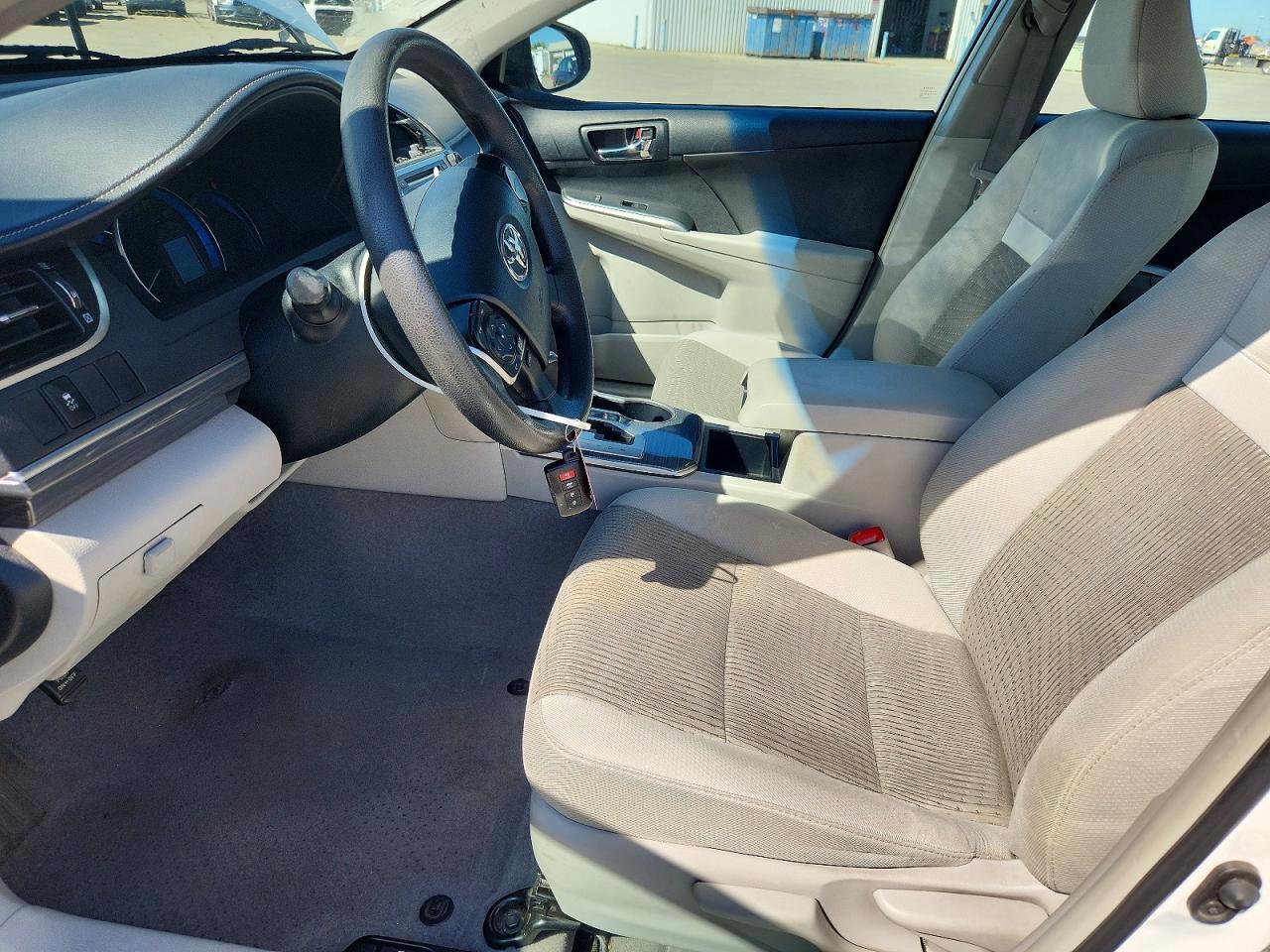 2013 Toyota Camry Hybrid Le - Image 7