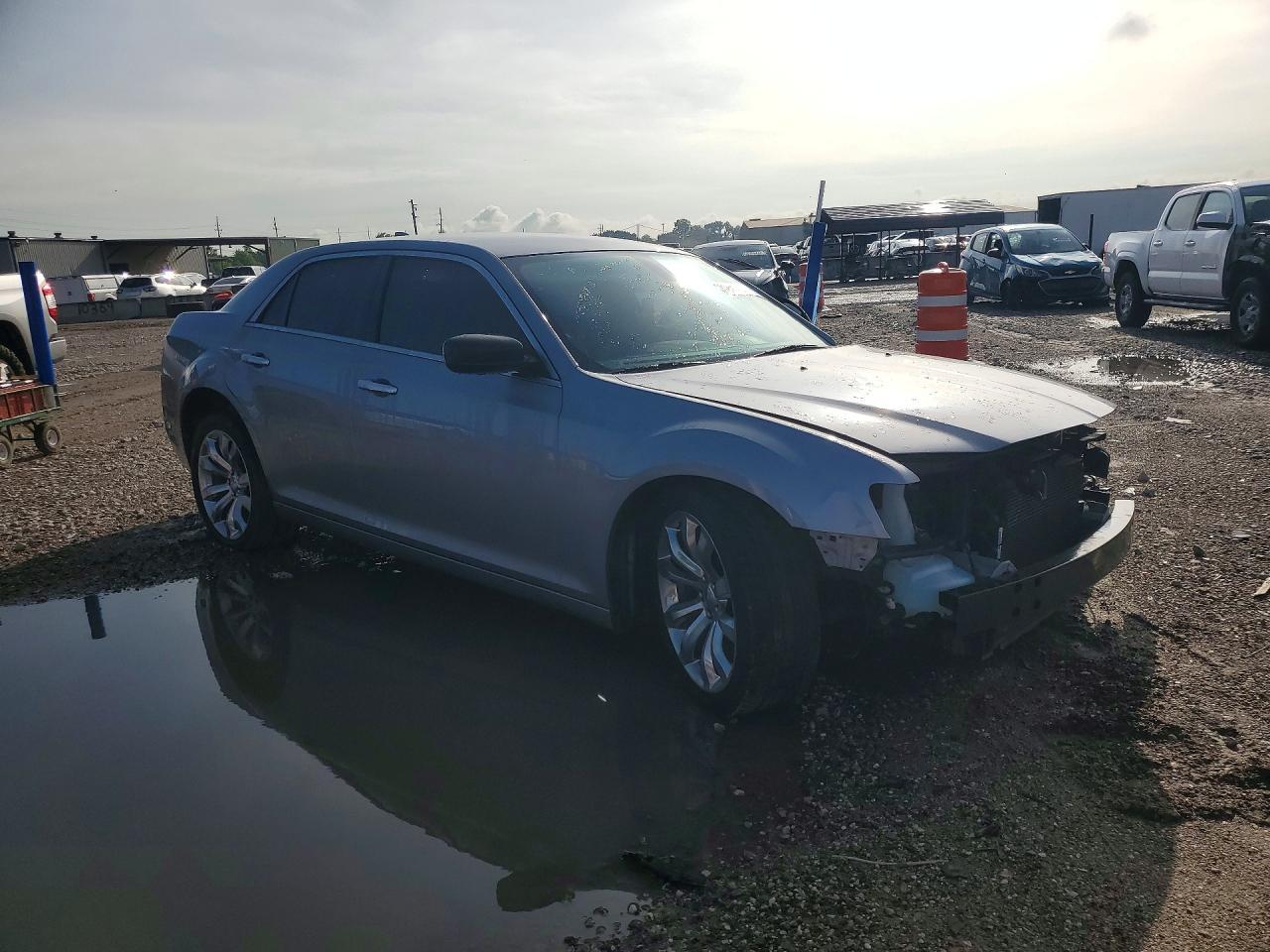 2018 Chrysler 300 Limited - Image 4