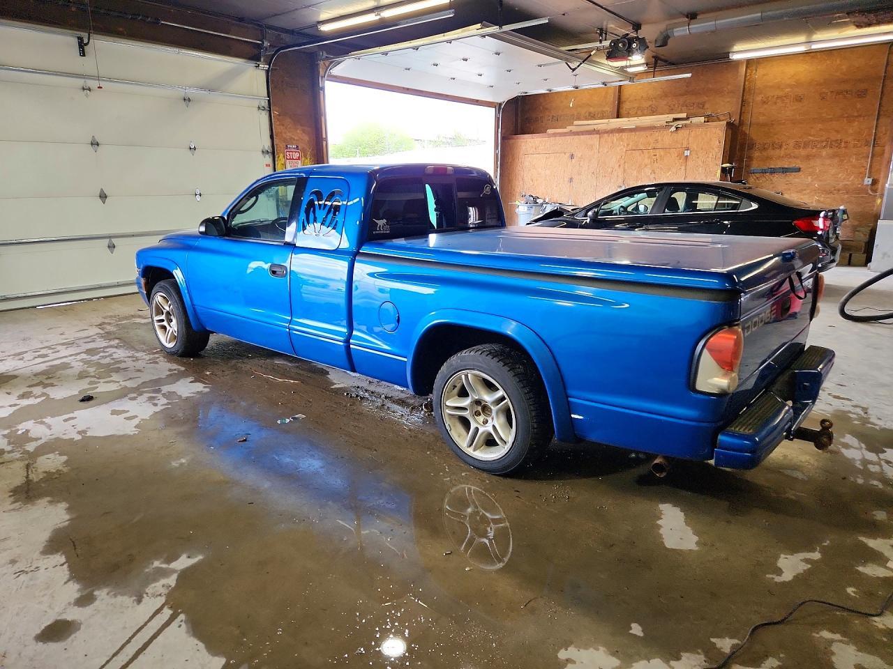 2000 Dodge Dakota - Image 2