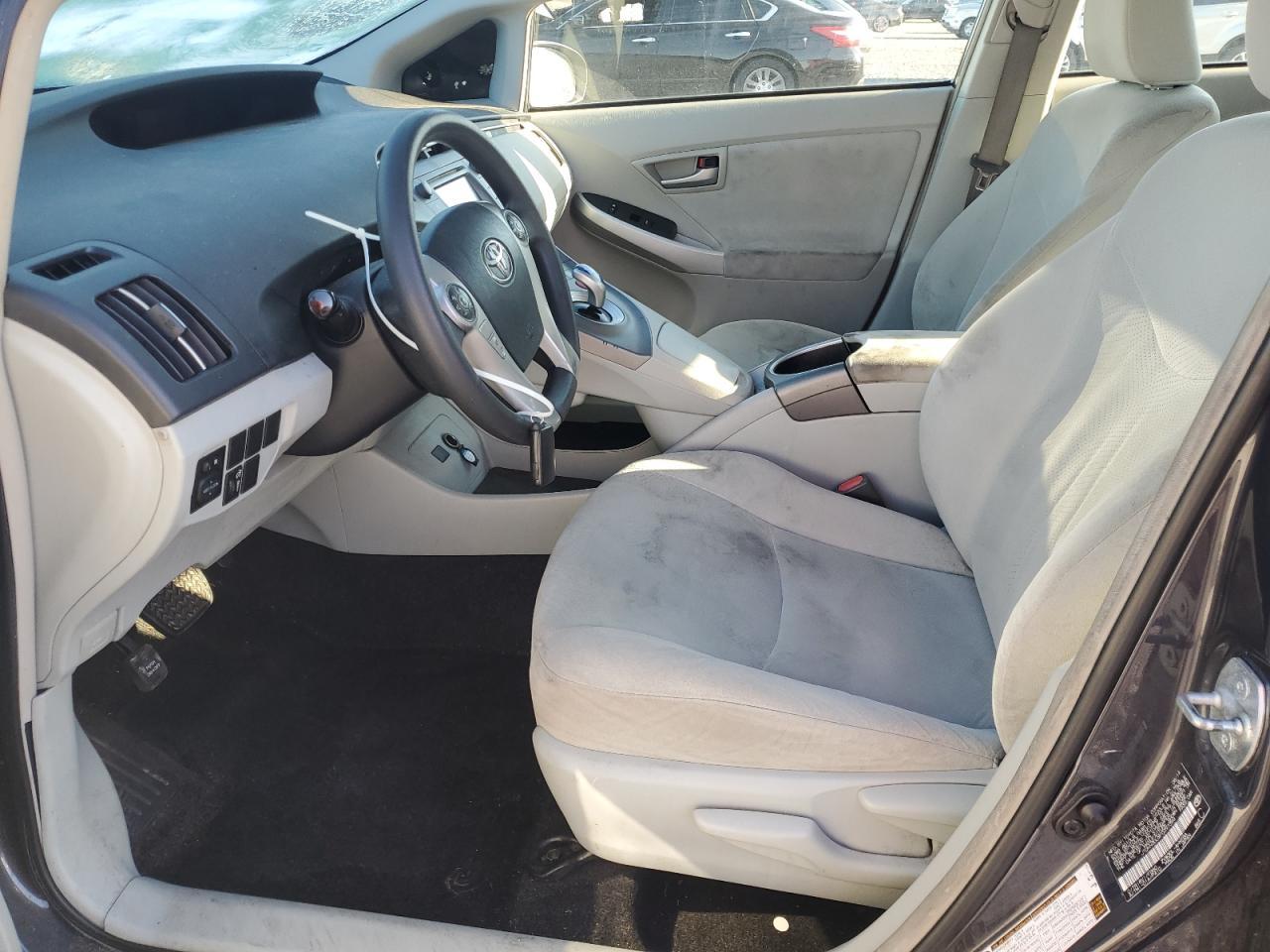 2015 Toyota Prius Two - Фото 7
