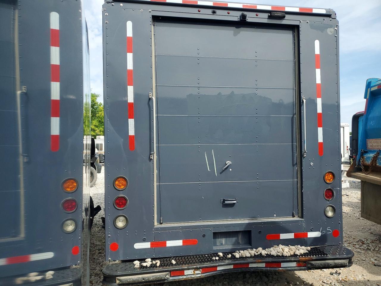 2019 Ford F-59 Step Van ** Cln Title * Pri Fleet ** - Image 2