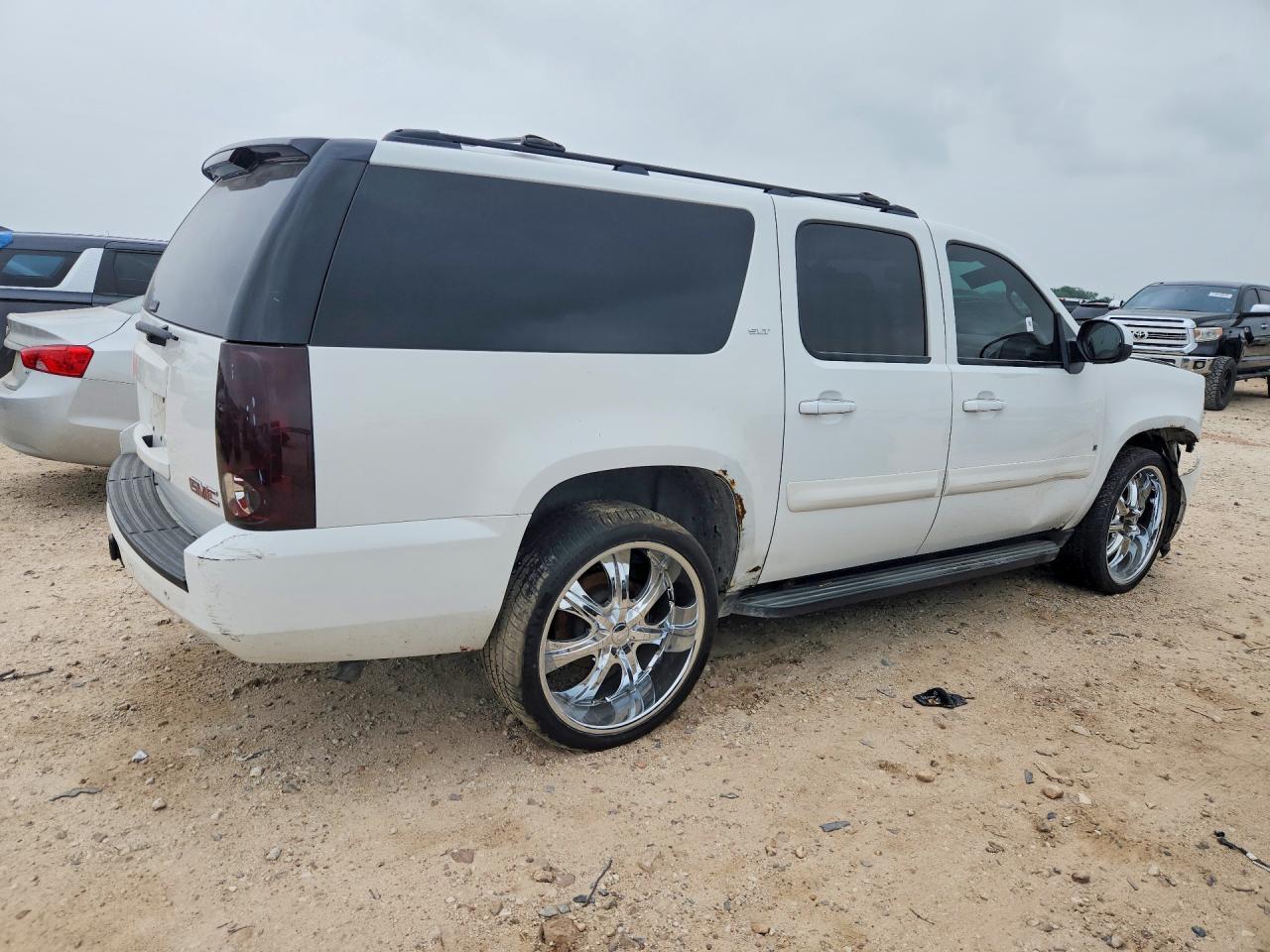 2008 GMC Yukon Denali - Image 3
