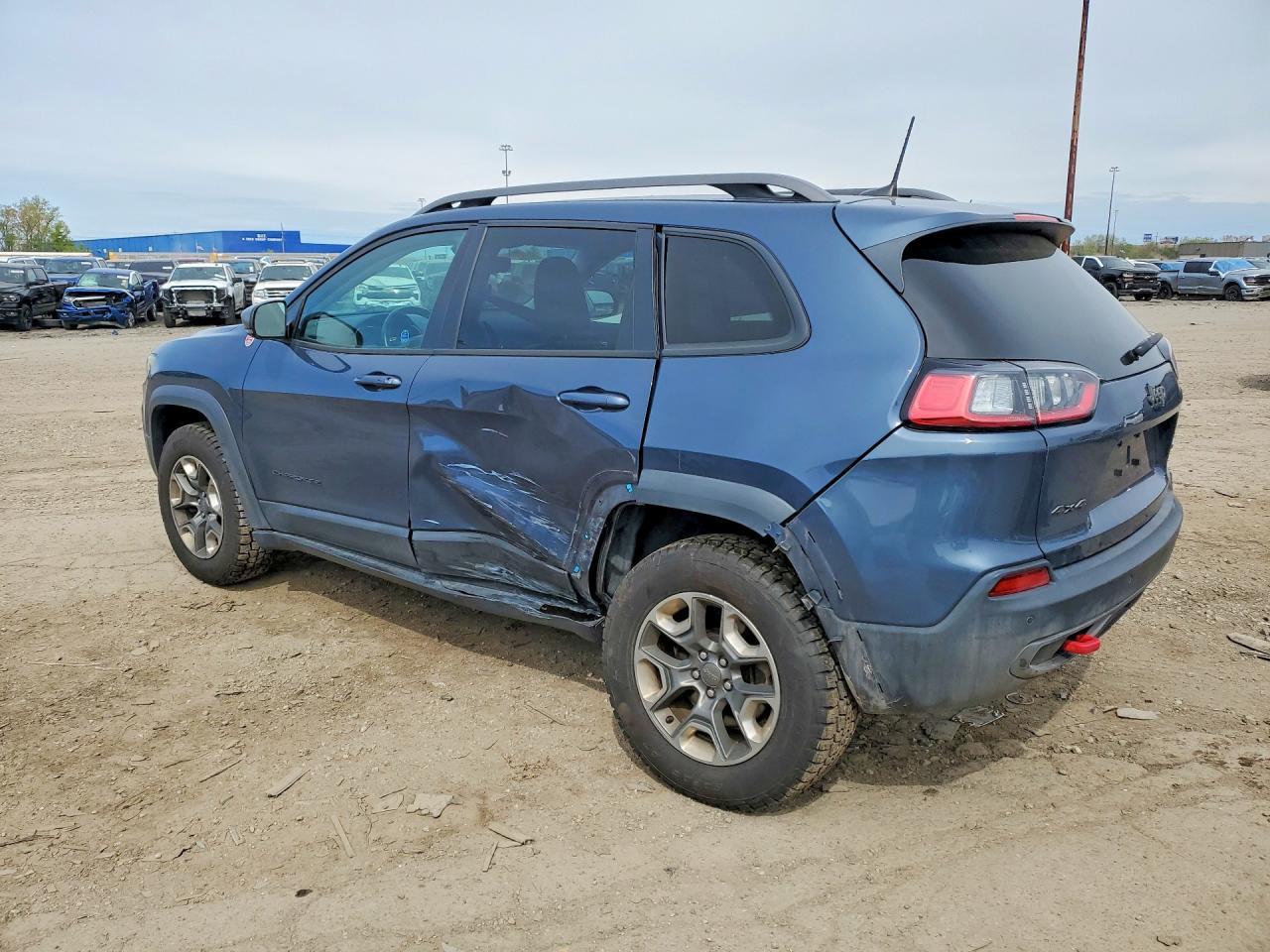 2019 Jeep Cherokee Trailhawk - Image 2
