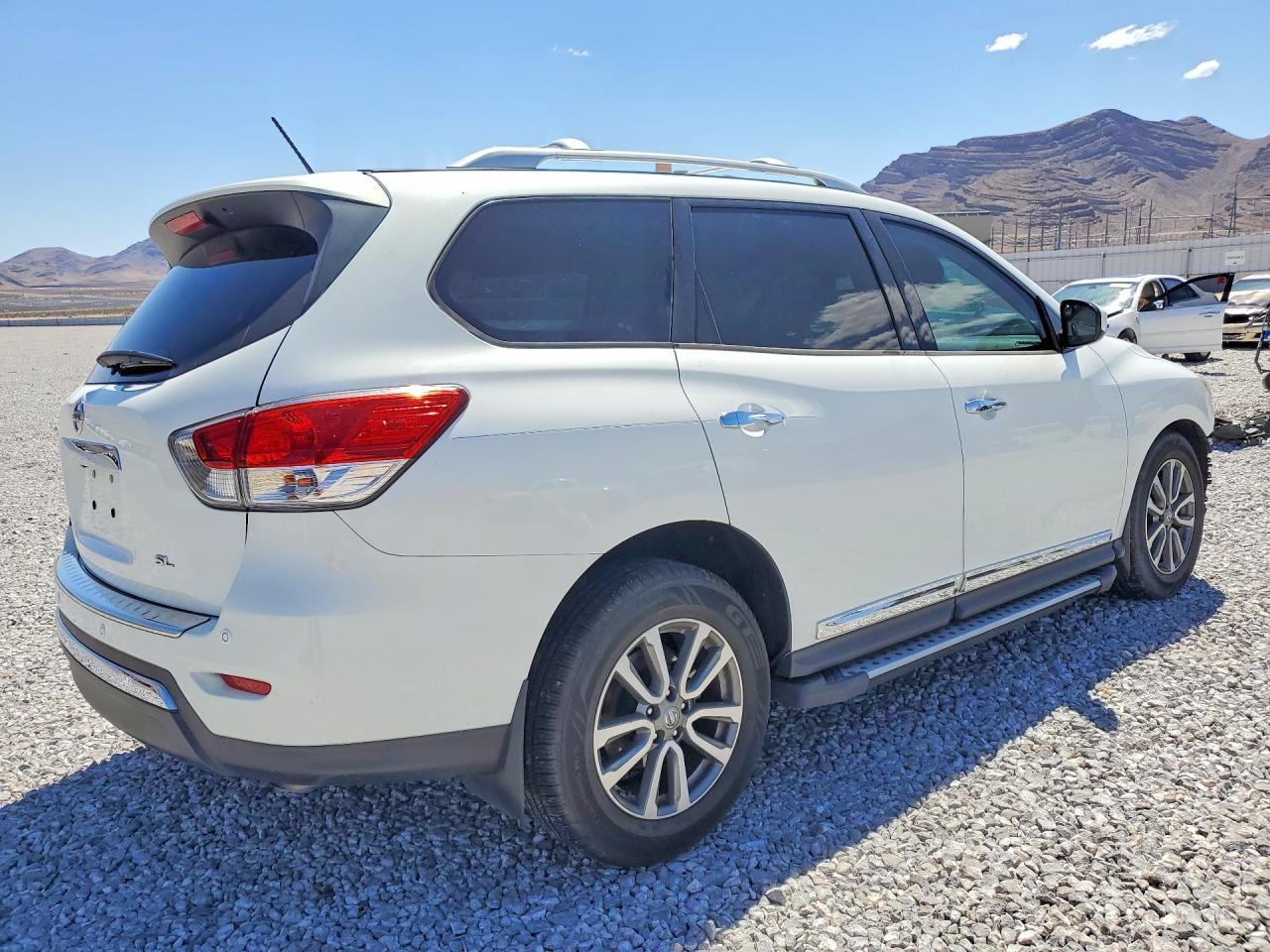 2014 Nissan Pathfinder Sl - Image 3