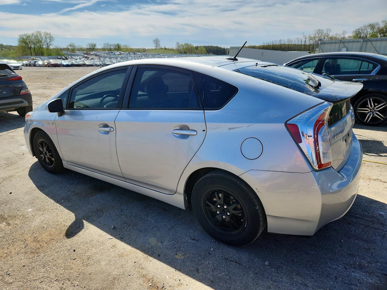 2014 Toyota Prius Three - Фото 2