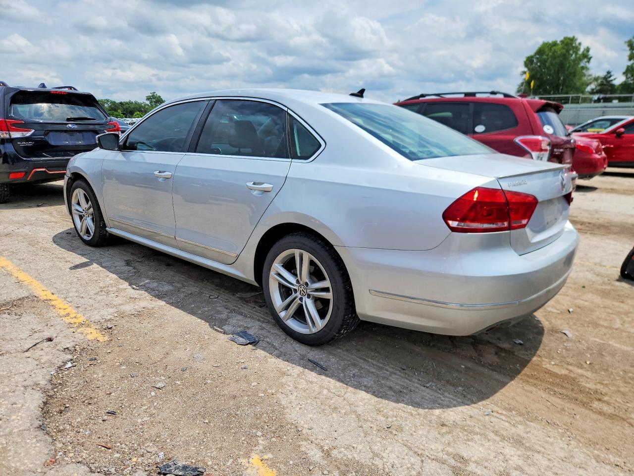 2013 Volkswagen Passat Se - Image 2