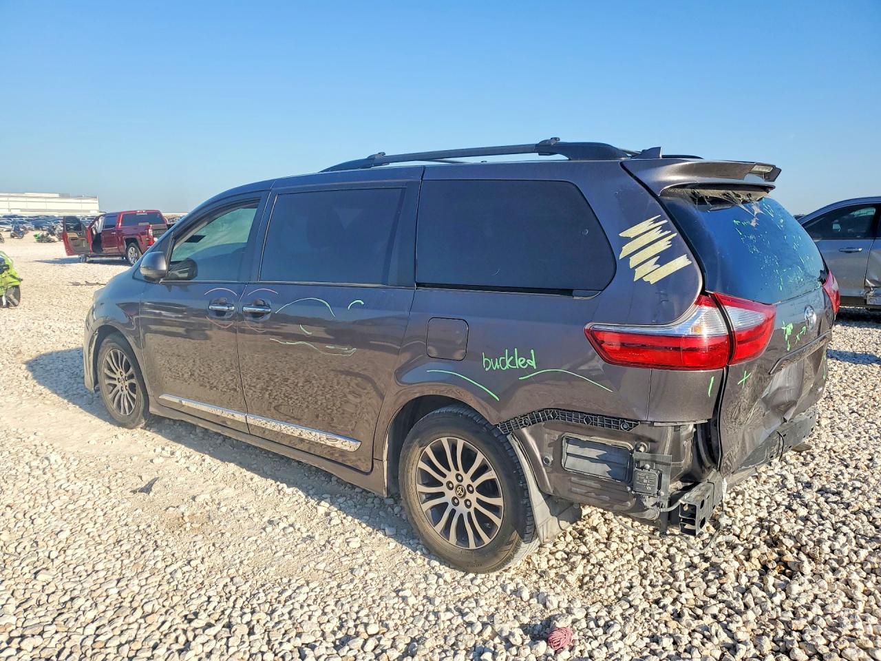 2020 Toyota Sienna Xle Premium 8-Passenger - Фото 2