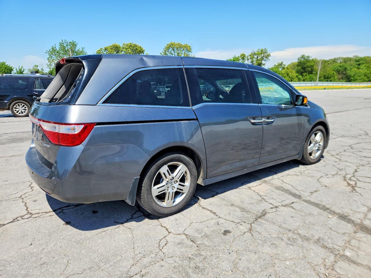 2012 Honda Odyssey Touring - Image 3