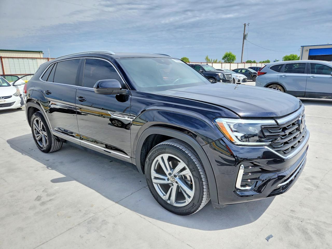 2024 Volkswagen Atlas Cross Sport Sel R-Line - Image 4