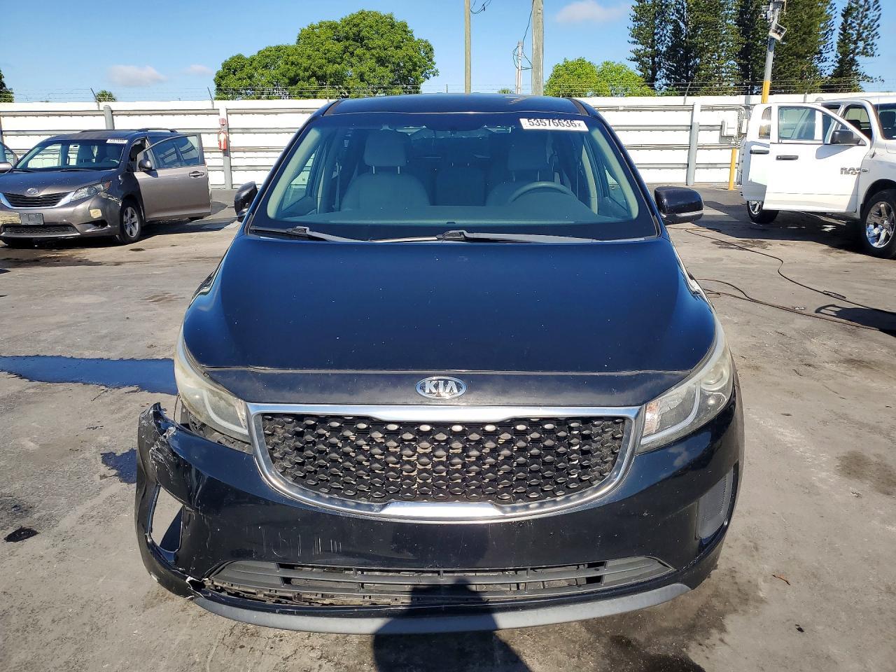 2017 Kia Sedona Lx - Image 5
