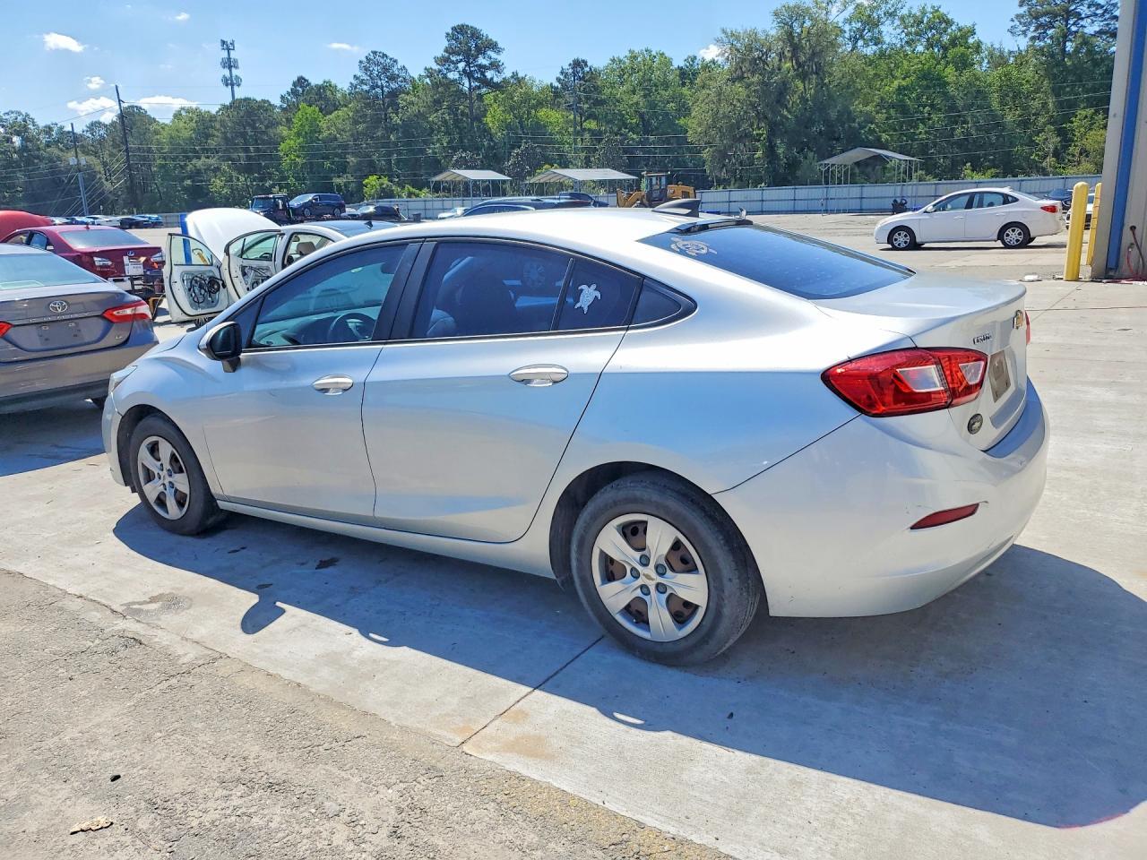 2018 Chevrolet Cruze Ls - Фото 2