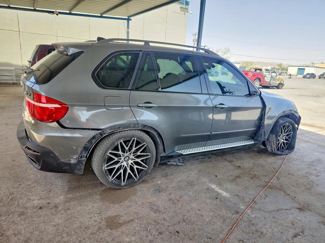 2008 BMW X5 4.8I - Фото 3