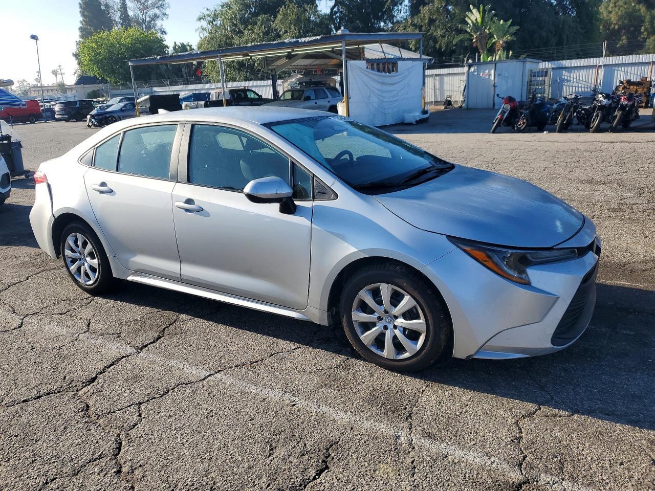 2025 Toyota Corolla Le - Фото 4
