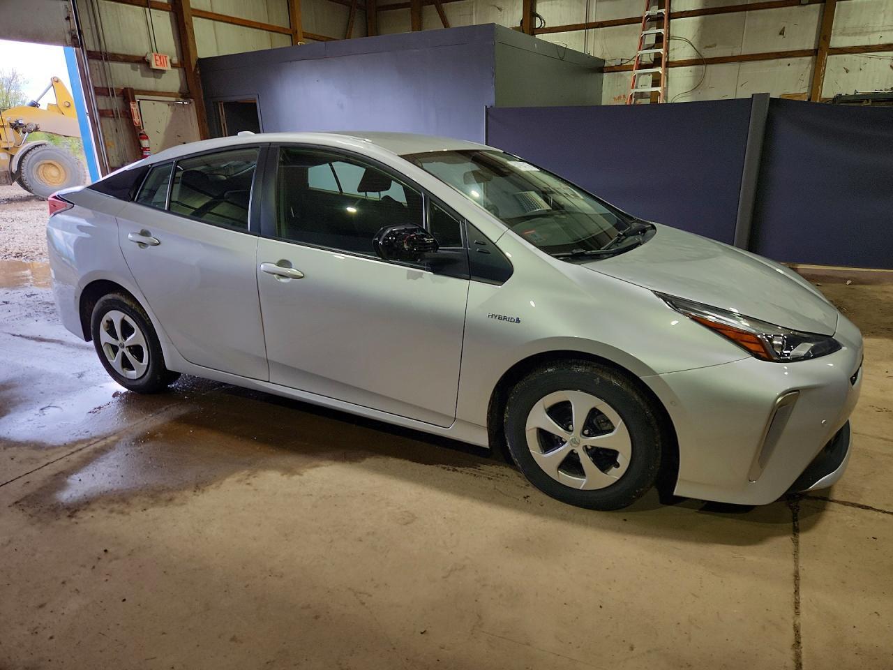 2022 Toyota Prius Le Awd-E - Image 4