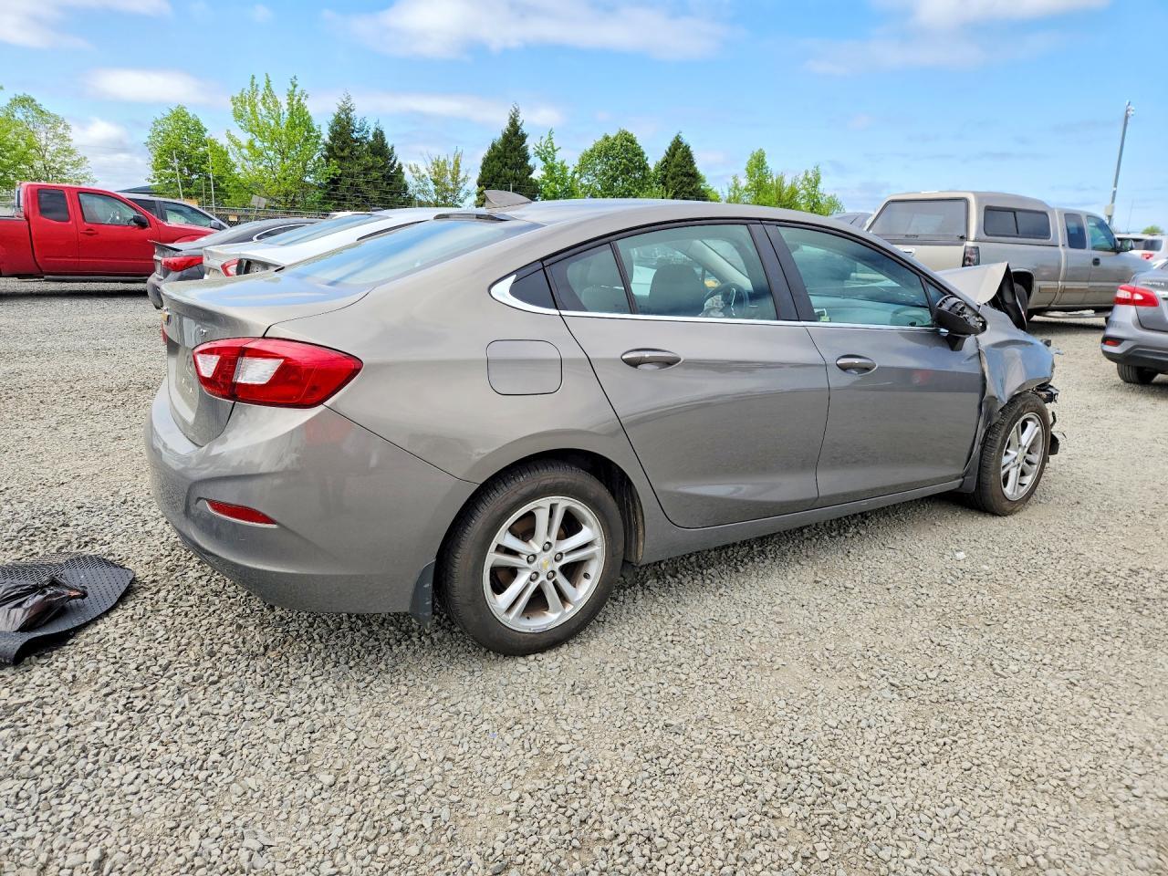 2018 Chevrolet Cruze Lt - Image 3