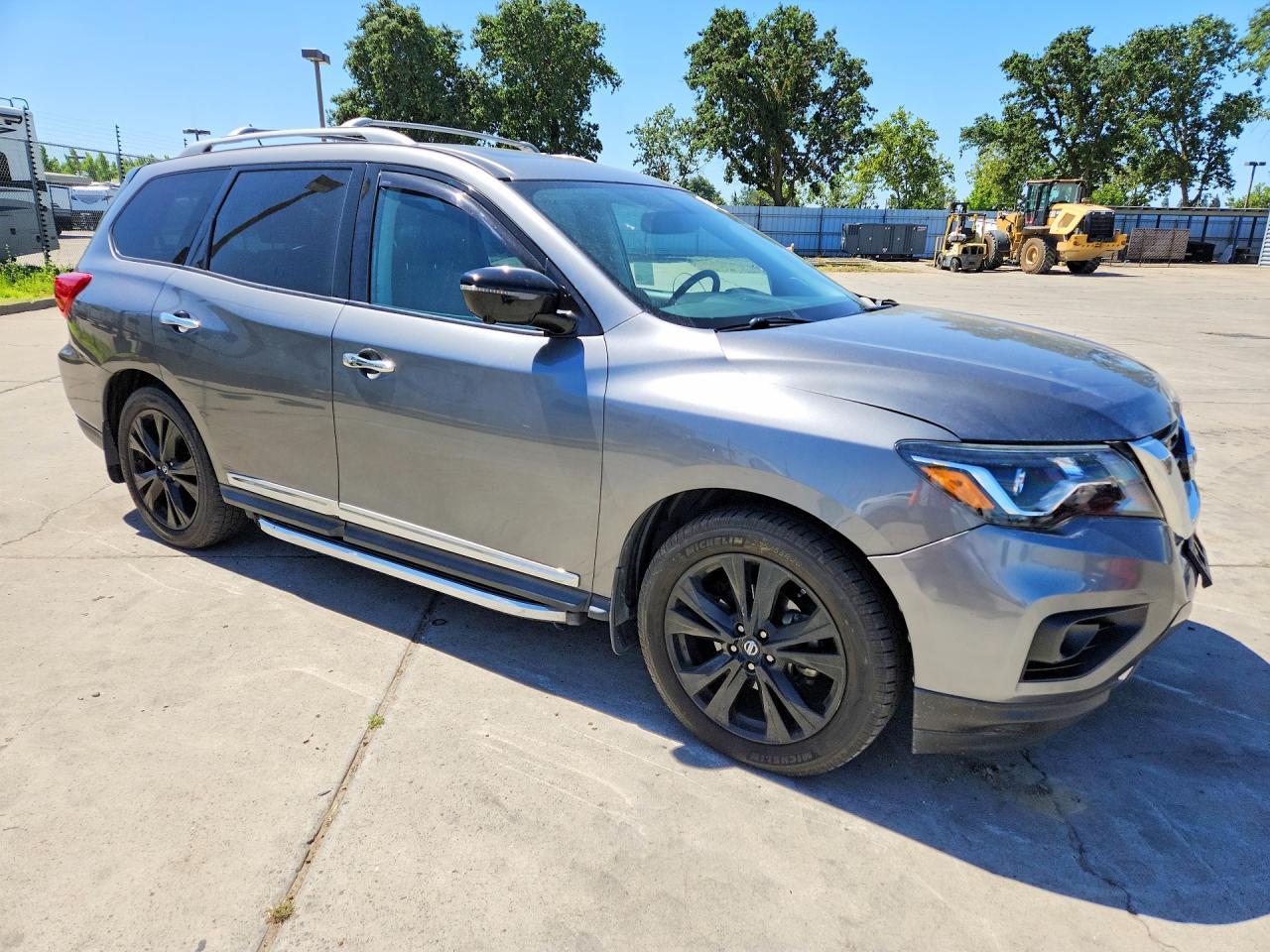 2017 Nissan Pathfinder Platinum - Фото 4