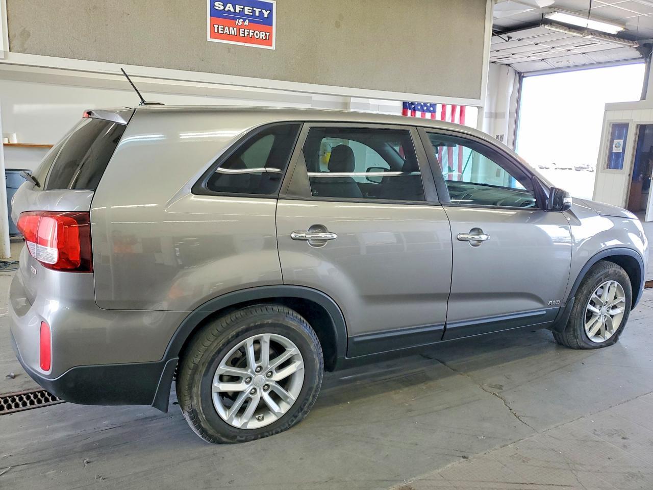2014 Kia Sorento Lx - Image 3