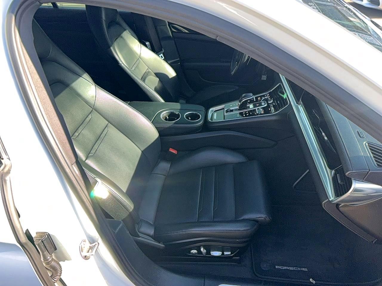 2017 Porsche Panamera 4 - Image 5