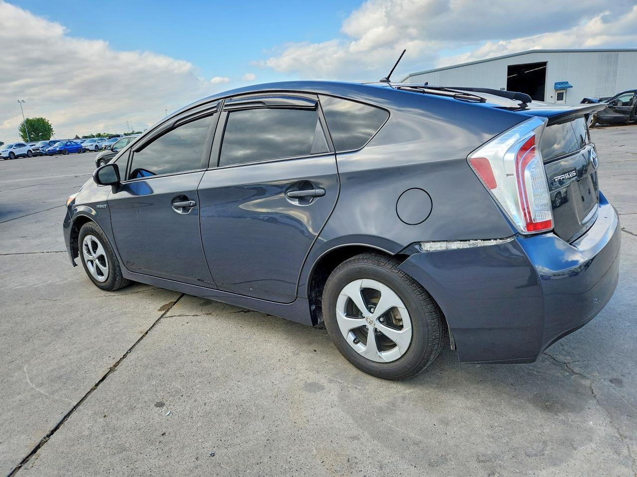 2015 Toyota Prius Two - Фото 2