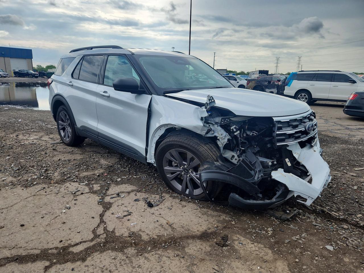 2026 Ford Explorer Active - Image 4