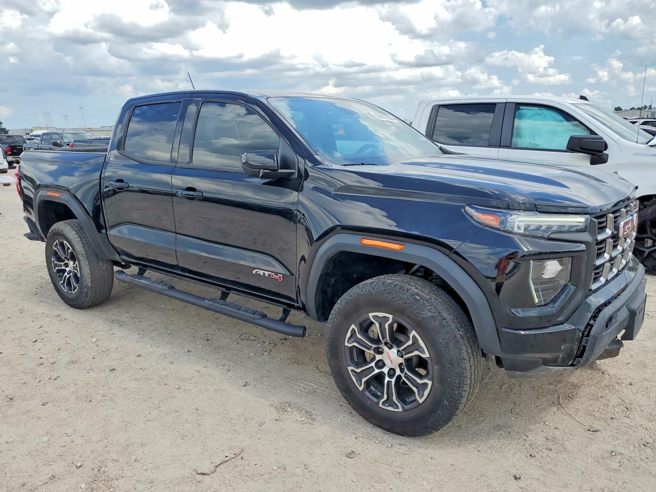 2024 GMC Canyon At4 - Image 4